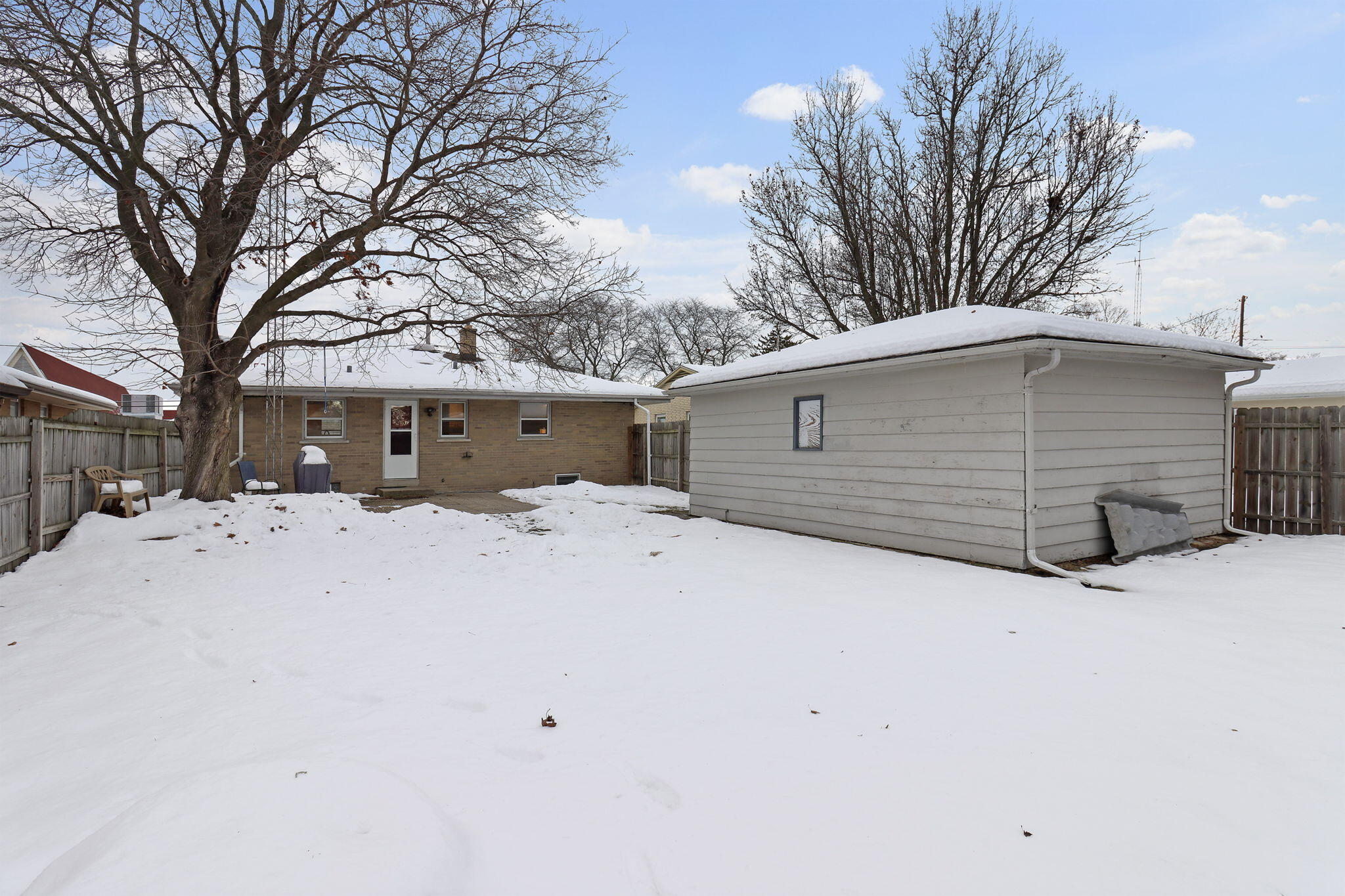 Kenosha, Wisconsin 53143, United States, 3 Bedrooms Bedrooms, ,3 BathroomsBathrooms,Residential,Pending,254403