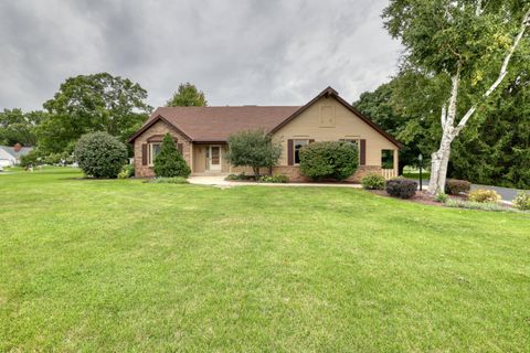 Photo of 21380 Woodchuck Ln, Brookfield, WI 53045 (MLS # 1933578)