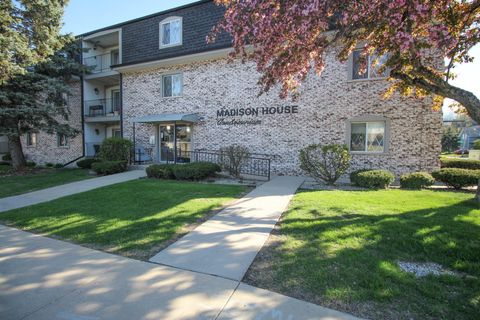 237 Madison St, Waukesha, WI 53188 - #: 1917392
