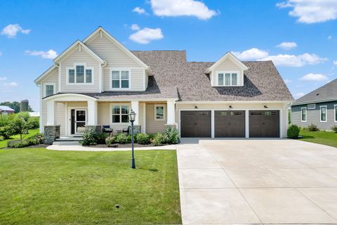 Photo of 10171 S Woodside Ct, Franklin, WI 53132 (MLS # 1928053)