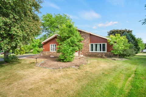 Photo of N106W15749 Adams Ct, Germantown, WI 53022 (MLS # 1970391)