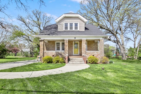 Photo of 5075 S 35th St, Greenfield, WI 53221 (MLS # 1983939)