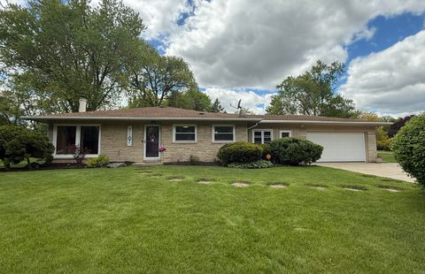 Photo of 4545 N 144th St, Brookfield, WI 53005 (MLS # 1919334)