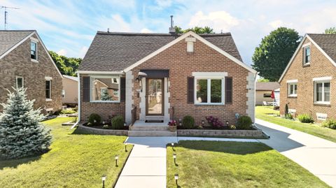 Photo of 2824 S 8th St, Sheboygan, WI 53081 (MLS # 1970765)