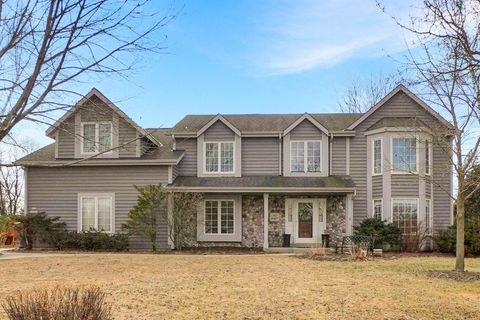 Photo of N52W16073 Bette Dr, Menomonee Falls, WI 53051 (MLS # 1952033)