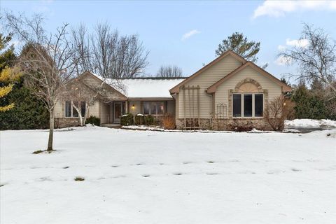 Photo of 9148 Sunny Ridge Ln, Cedarburg, WI 53012 (MLS # 1945506)