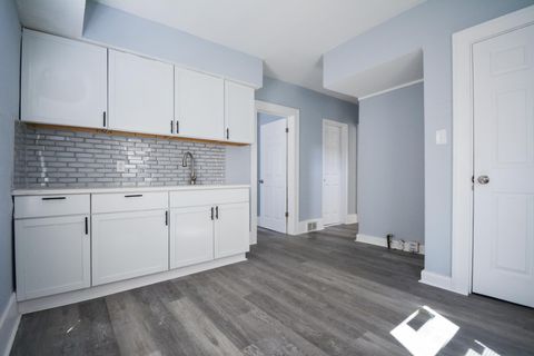 Photo of 2172 W Forest Home Ave, Milwaukee, WI 53215 (MLS # 1947637)