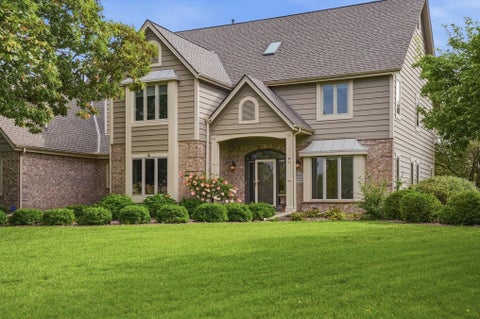 Photo of 9223 W Wyndham Hills Ct, Franklin, WI 53132 (MLS # 1966266)