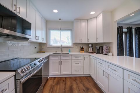 Photo of 3947 W College Ave, Franklin, WI 53221 (MLS # 1937041)