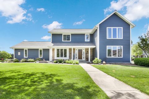 Photo of W173N4845 Crabapple Ct, Menomonee Falls, WI 53051 (MLS # 1923737)