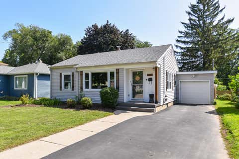 Photo of 633 N Hine Ave, Waukesha, WI 53188 (MLS # 1977135)