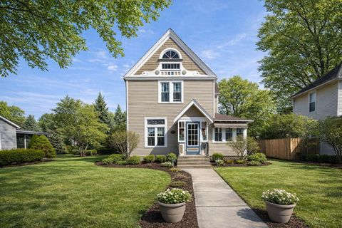 Photo of 519 Madison St, Lake Geneva, WI 53147 (MLS # 1955156)