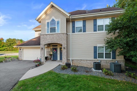 Photo of 5427 W Cobblestone Way, Franklin, WI 53132 (MLS # 1983514)