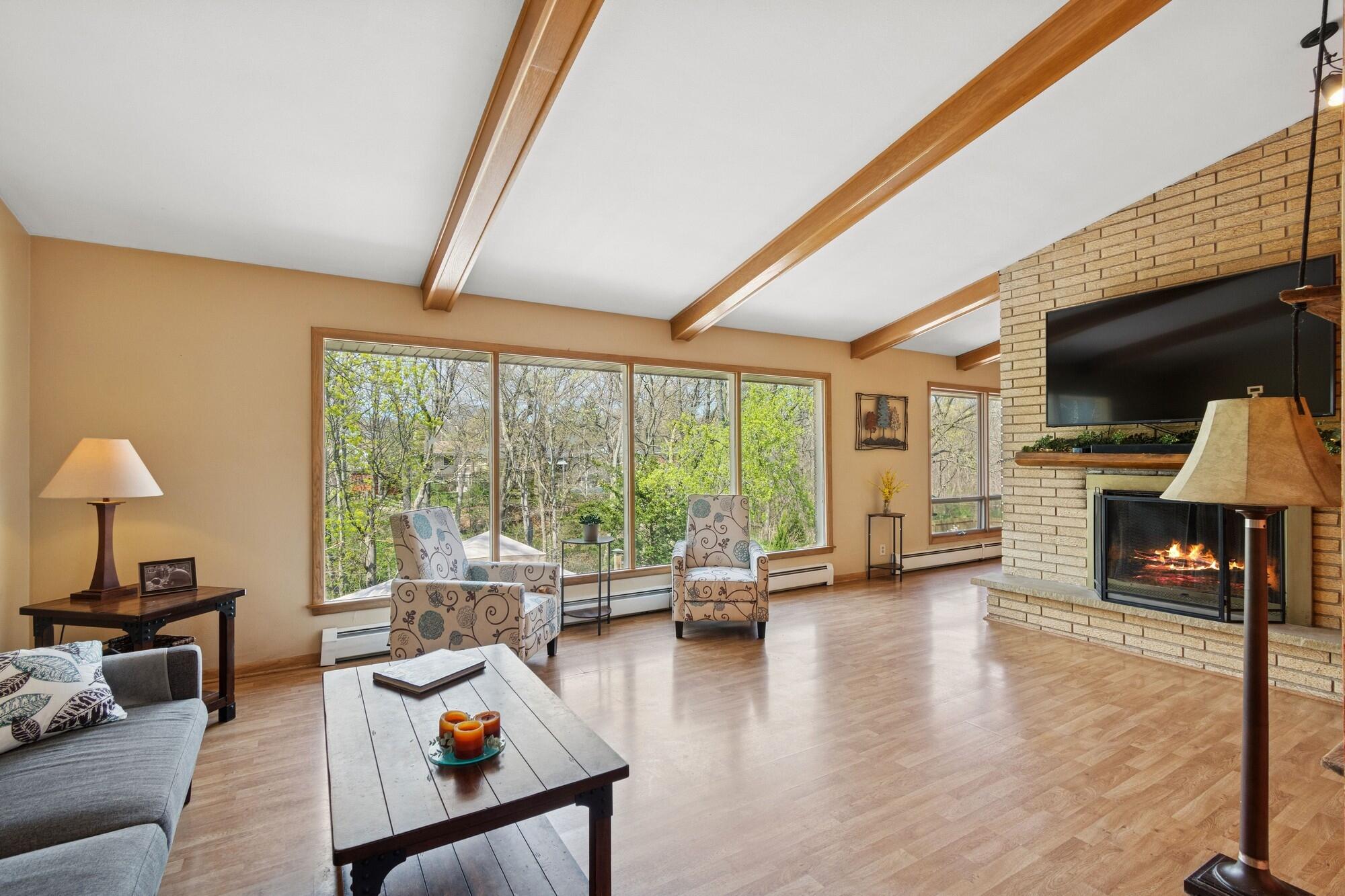 Racine, Wisconsin 53405, United States, 5 Bedrooms Bedrooms, ,3 BathroomsBathrooms,Residential,Pending,127184