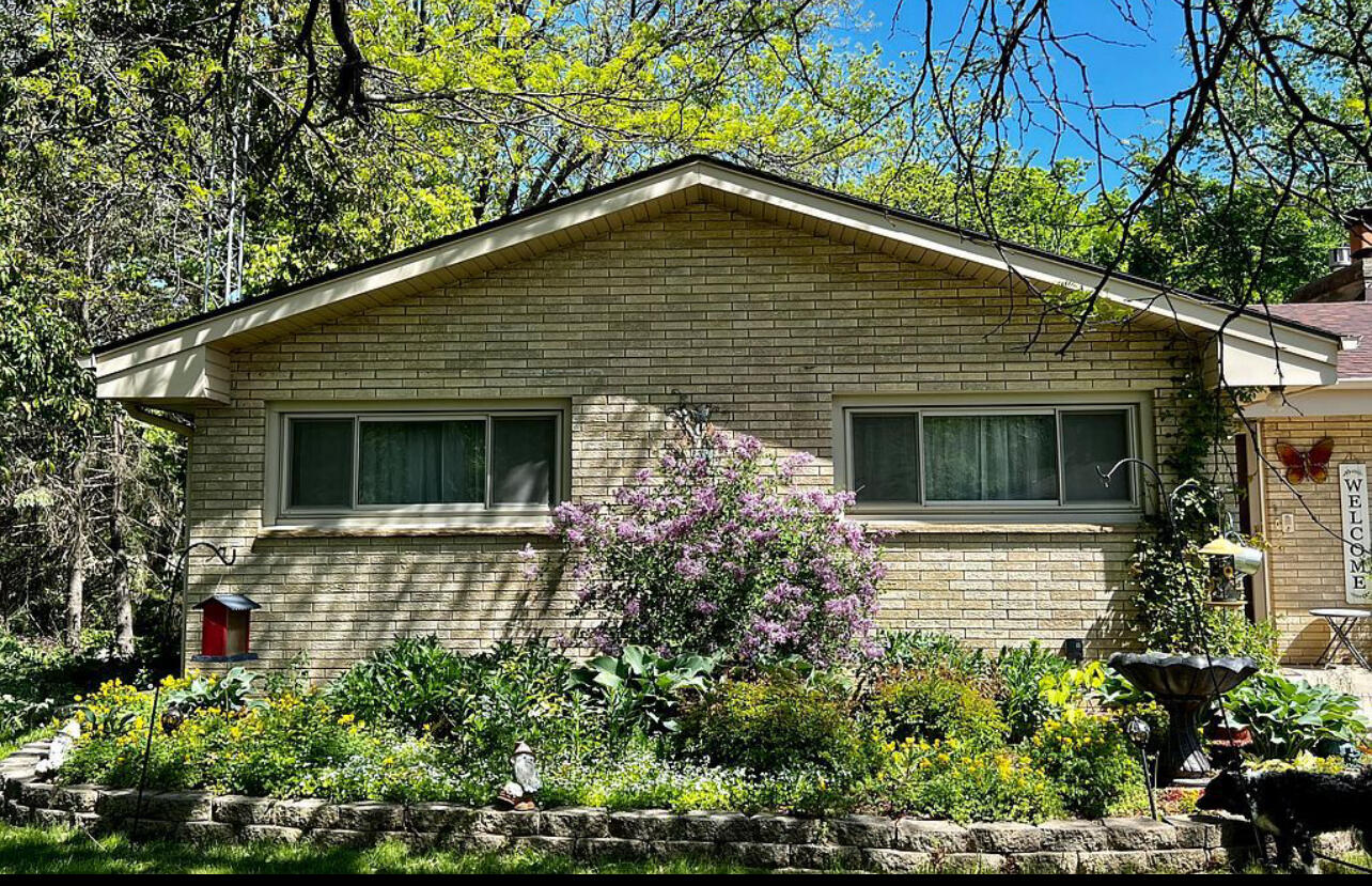 Racine, Wisconsin 53405, United States, 5 Bedrooms Bedrooms, ,3 BathroomsBathrooms,Residential,Pending,127184