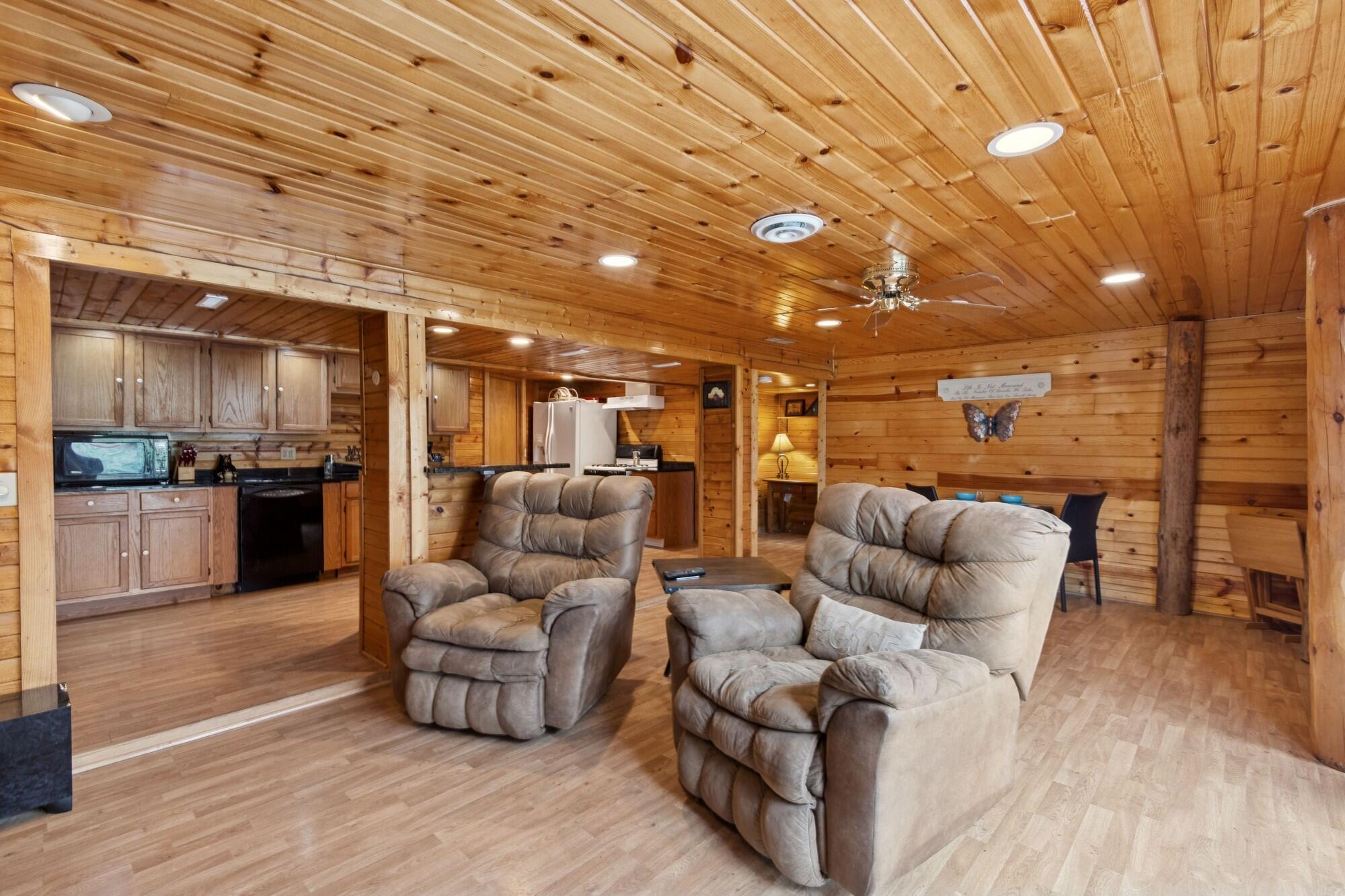 Racine, Wisconsin 53405, United States, 5 Bedrooms Bedrooms, ,3 BathroomsBathrooms,Residential,Pending,127184