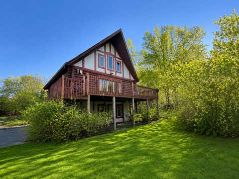 Photo of 685 Williams Dr, Cedarburg, WI 53012 (MLS # 1962592)