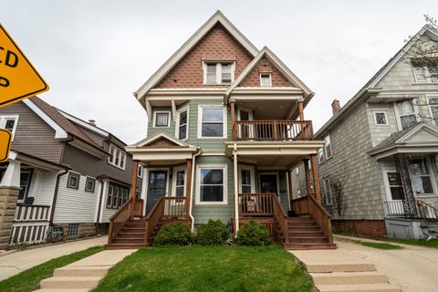 Photo of 2556 S Brisbane Ave, Milwaukee, WI 53207 (MLS # 1959102)