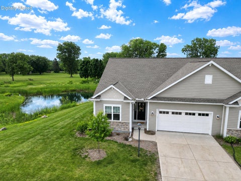 Photo of 7871 W Park Cir Way S, Franklin, WI 53132 (MLS # 1971082)
