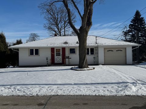 Photo of 123 Riverview Dr, Waterford, WI 53105 (MLS # 1946723)