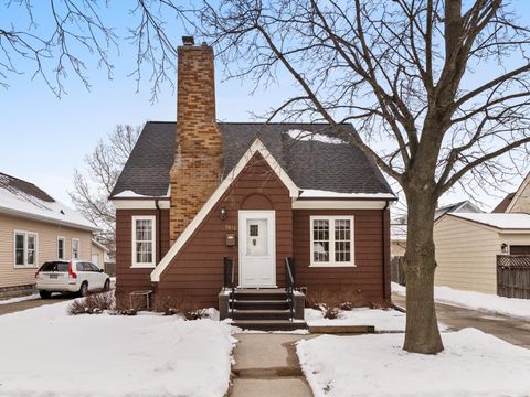 Photo of 2812 School St, Two Rivers, WI 54241 (MLS # 1949967)