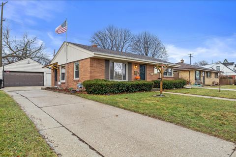 Photo of 1111 Shorecrest Dr, Racine, WI 53402 (MLS # 1953644)