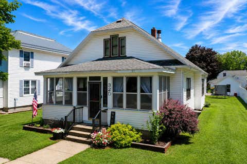 Photo of 320 N Wacouta Ave, Prairie Du Chien, WI 53821 (MLS # 1972660)