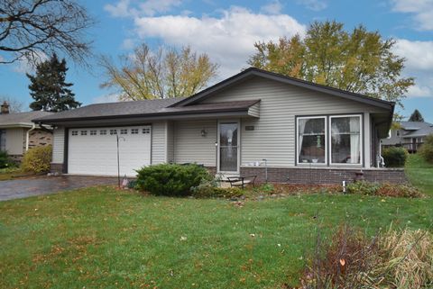 Photo of 3204 15th Ave, South Milwaukee, WI 53172 (MLS # 1898708)