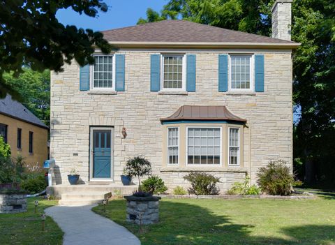 Photo of 211 N 88th St, Wauwatosa, WI 53226 (MLS # 1930684)