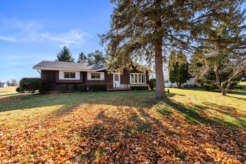 Photo of 25919 Durand Ave, Dover, WI 53139 (MLS # 1944763)