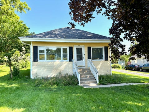 Photo of 164 Dewey Ave, Fontana, WI 53125 (MLS # 1979322)