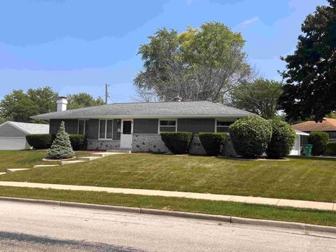 Photo of W149N8230 Norman Dr, Menomonee Falls, WI 53051 (MLS # 1929086)