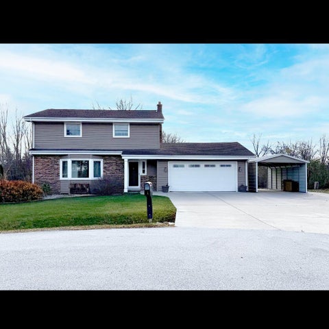 Photo of 18785 W Lookout Ln, New Berlin, WI 53146 (MLS # 1944304)