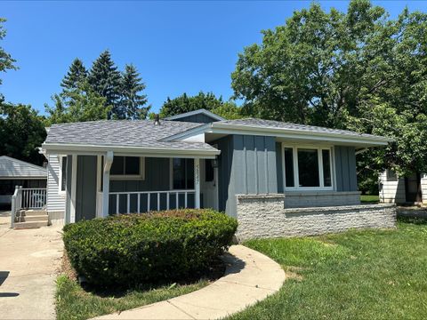 Photo of 5847 N 113th St, Milwaukee, WI 53225 (MLS # 1971208)