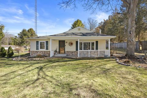 Photo of N9056 E Miramar Dr, East Troy, WI 53120 (MLS # 1955688)
