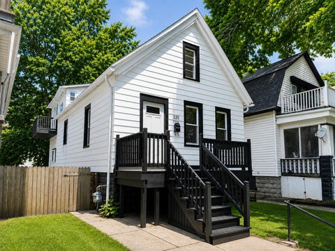 Photo of 335 N 41st St, Milwaukee, WI 53208 (MLS # 1982519)