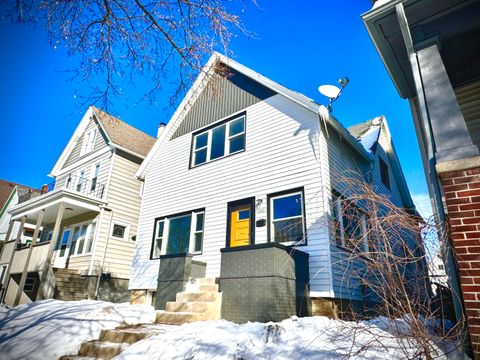Photo of 2842 N Fratney St, Milwaukee, WI 53212 (MLS # 1906910)