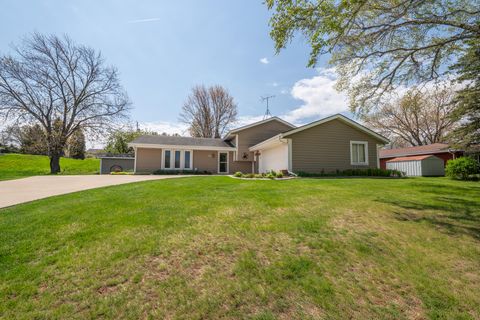 Photo of N97W21763 White Horse Dr, Germantown, WI 53017 (MLS # 1960998)