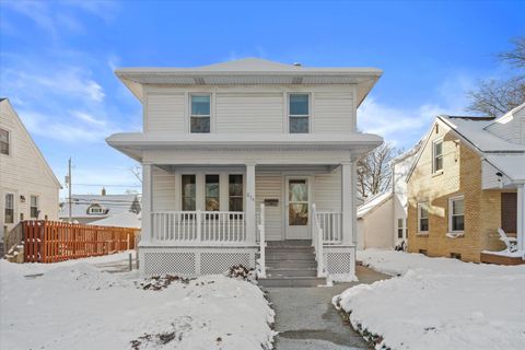 Photo of 614 S Grand Ave, Waukesha, WI 53186 (MLS # 1944610)