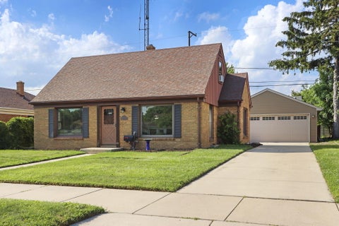 Photo of 830 Lombard Ave, Racine, WI 53402 (MLS # 1972946)