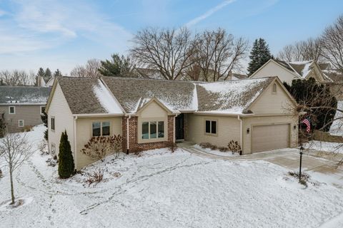 Photo of 2707 Fox Hill Dr, Waukesha, WI 53189 (MLS # 1947641)