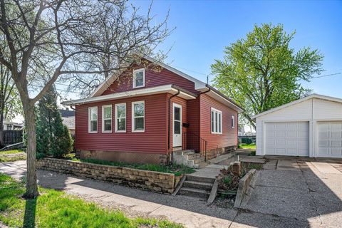 Photo of 512 Windsor St, La Crosse, WI 54603 (MLS # 1960244)