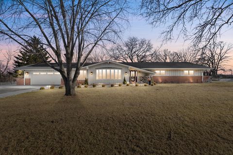 Photo of 850 Janacek Rd, Brookfield, WI 53045 (MLS # 1948638)