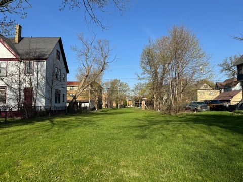 Photo of 2409 N 1st St, Milwaukee, WI 53212 (MLS # 1960650)