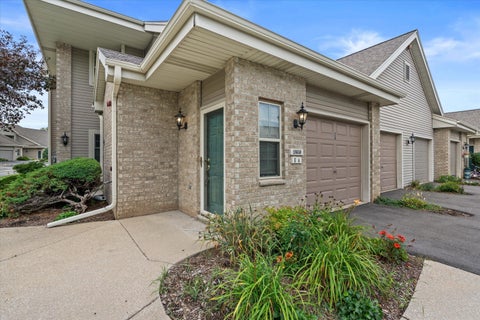 Photo of 18650 Emerald Cir, Brookfield, WI 53045 (MLS # 1976061)