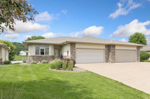 Photo of 1281 Bentgrass Ct, Onalaska, WI 54650 (MLS # 1966545)