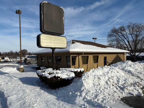 Photo of 676 Grand Ave, Hartford, WI 53027 (MLS # 1945337)