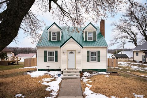 Photo of 408 E Main St, Wauzeka, WI 53826 (MLS # 1952472)