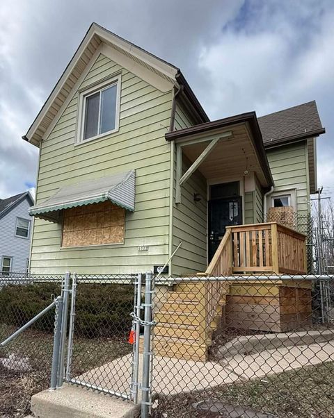 Photo of 1022 W North Ave, Milwaukee, WI 53205 (MLS # 1953849)