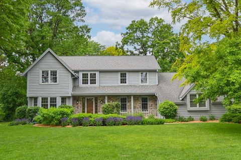 Photo of 1005 Gray Fox Dr, Brookfield, WI 53045 (MLS # 1921761)